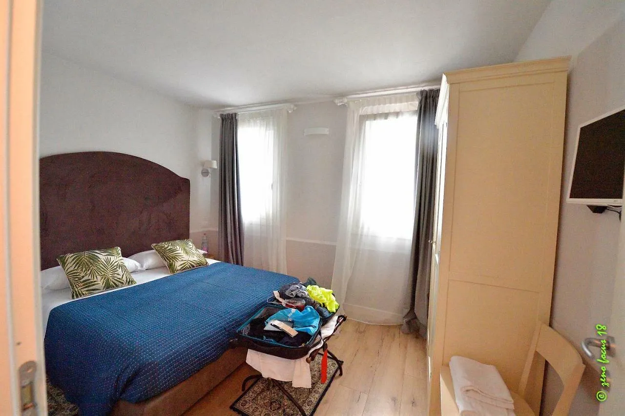 Spagnoi Rooms 카스텔누보델가다 0*,